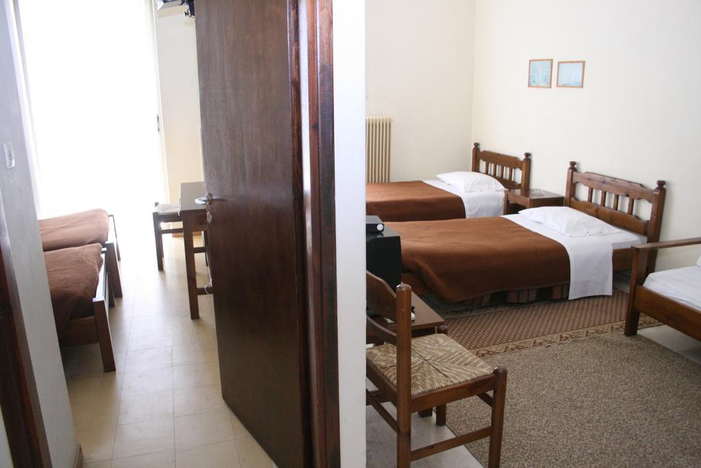 Aparthotel Iliahtides Amarynthos Rum bild