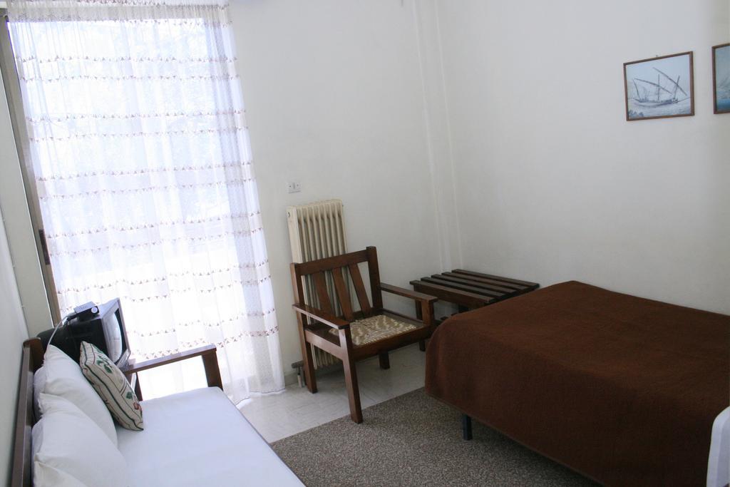 Aparthotel Iliahtides Amarynthos Rum bild