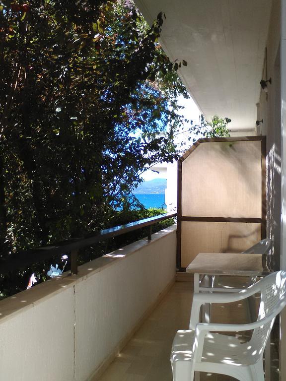 Aparthotel Iliahtides Amarynthos Exteriör bild