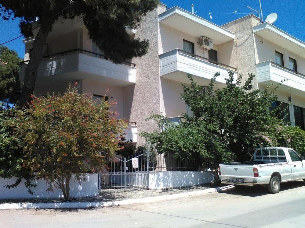 Aparthotel Iliahtides Amarynthos Exteriör bild