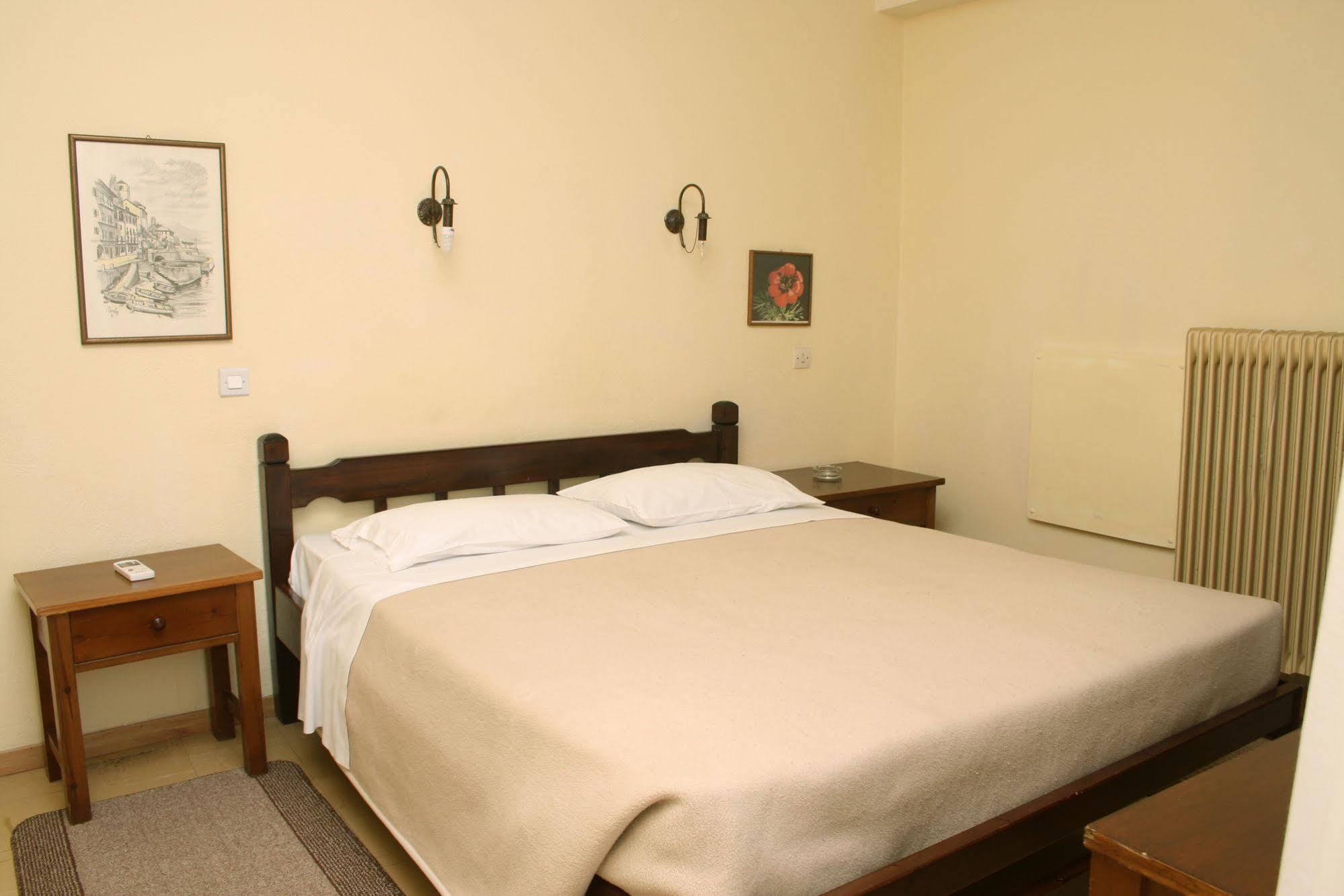 Aparthotel Iliahtides Amarynthos Exteriör bild