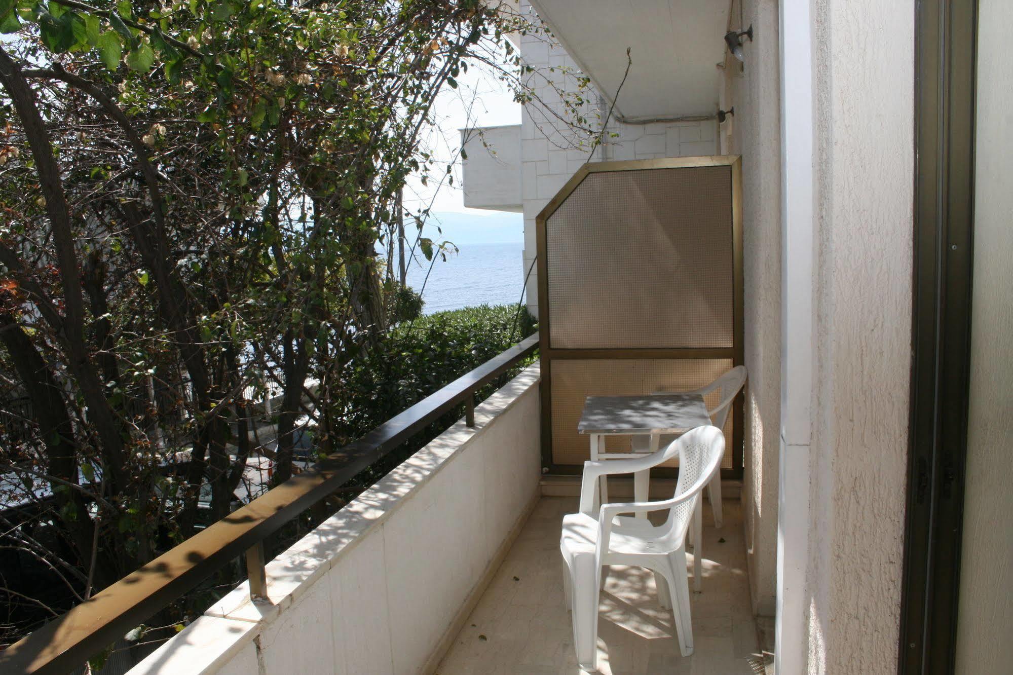 Aparthotel Iliahtides Amarynthos Exteriör bild